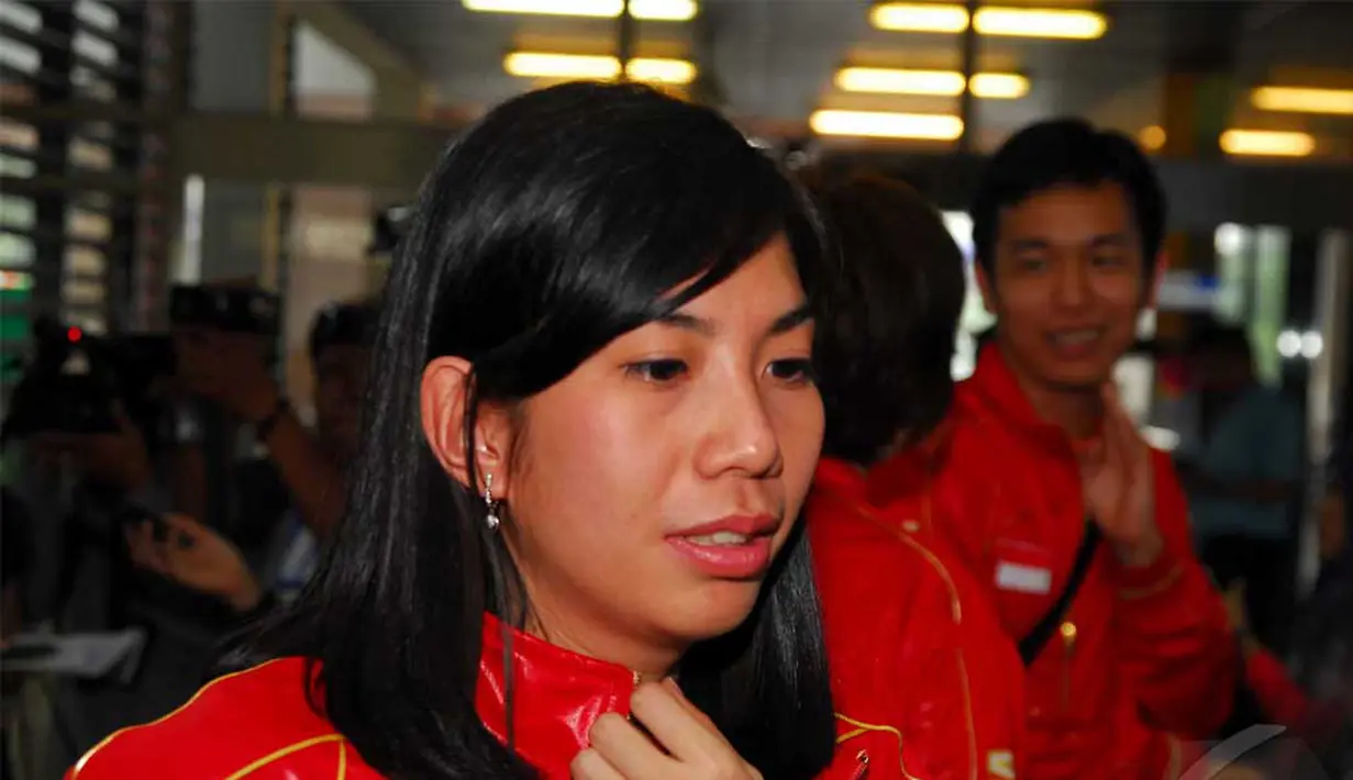 Firdasari dengan wajah lusuhnya harus mengakui keunggulan tuan rumah India saat mengalahkan mereka di perempat final Piala Thomas dan Uber 2014,  Jakarta, Selasa (27/5/2014)(Liputan6.com/Miftahul Hayat).