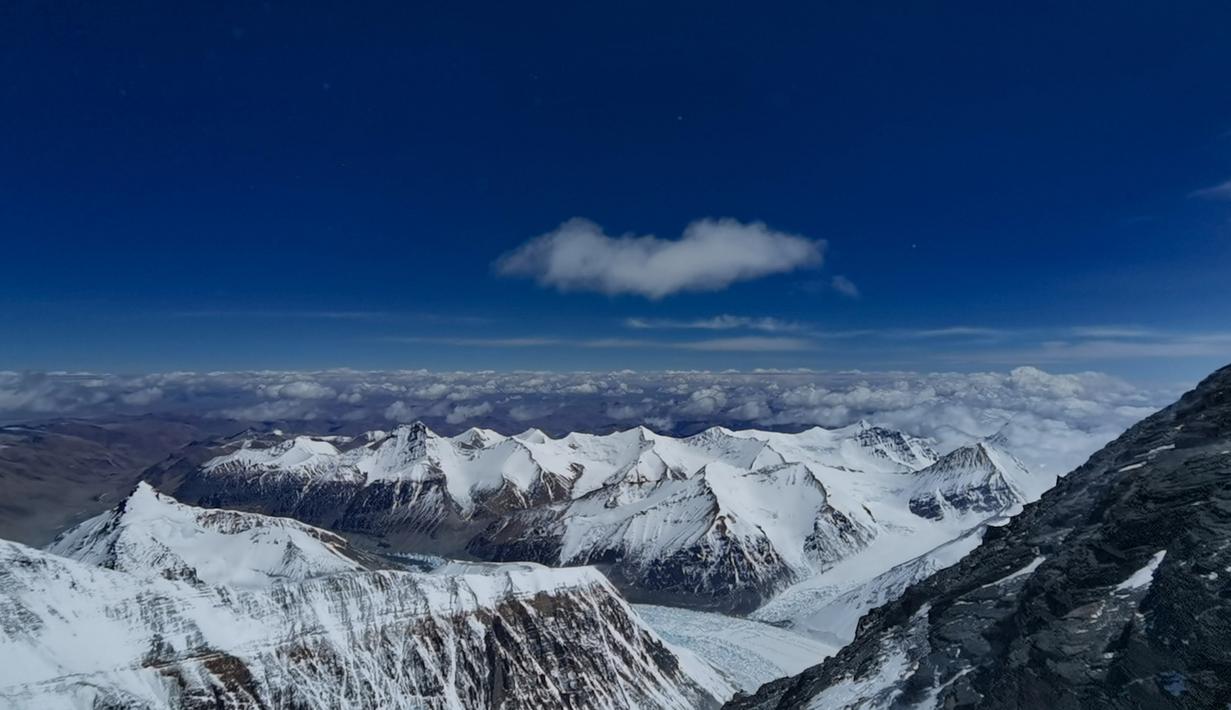 Foto Pemandangan Indah Gunung Qomolangma Tibet Dari Ketinggian