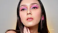 Berkolaborasi dengan MUA Indonesia, Dream Color I menghadirkan Trend Softlens 2023 .