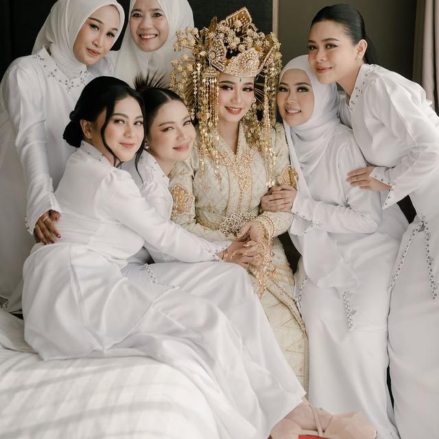 6 Potret Pernikahan Aulia DA dan Cahu, Akad Nikah Hingga Resepsi Digelar Mewah