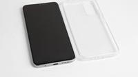 How to clean a clear phone case. (Photo: Mateus Andre/Freepik)