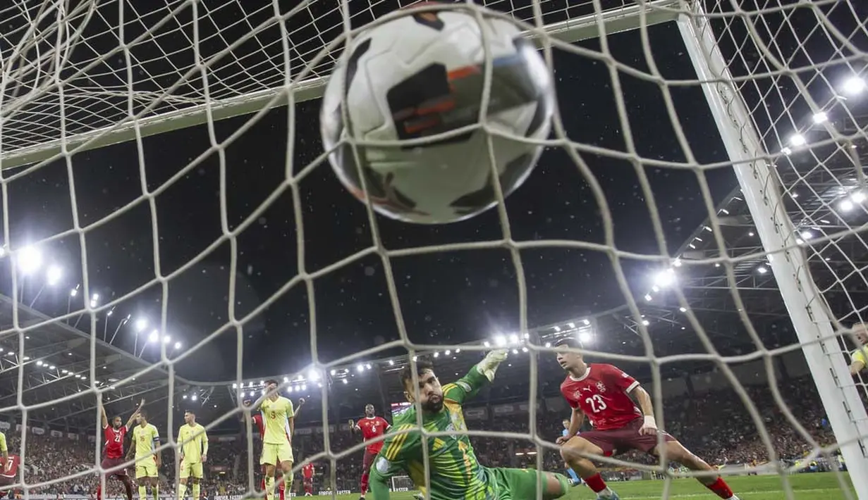 Dua dari empat gol Spanyol diborong oleh Fabian Ruiz, sedangkan dua gol lainnya masing-masing dicetak Joselu dan Ferran Torres. Swiss sempat memperkecil ketinggalan berkat gol Zeki Amdouni. (Salvatore Di Nolfi/Keystone via AP)