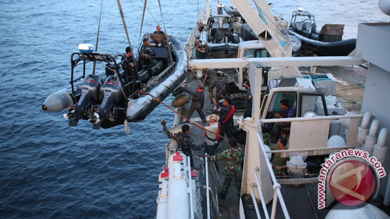 Nelayan Hingga US Navy SEALs Ikut Mencari AirAsia QZ8501