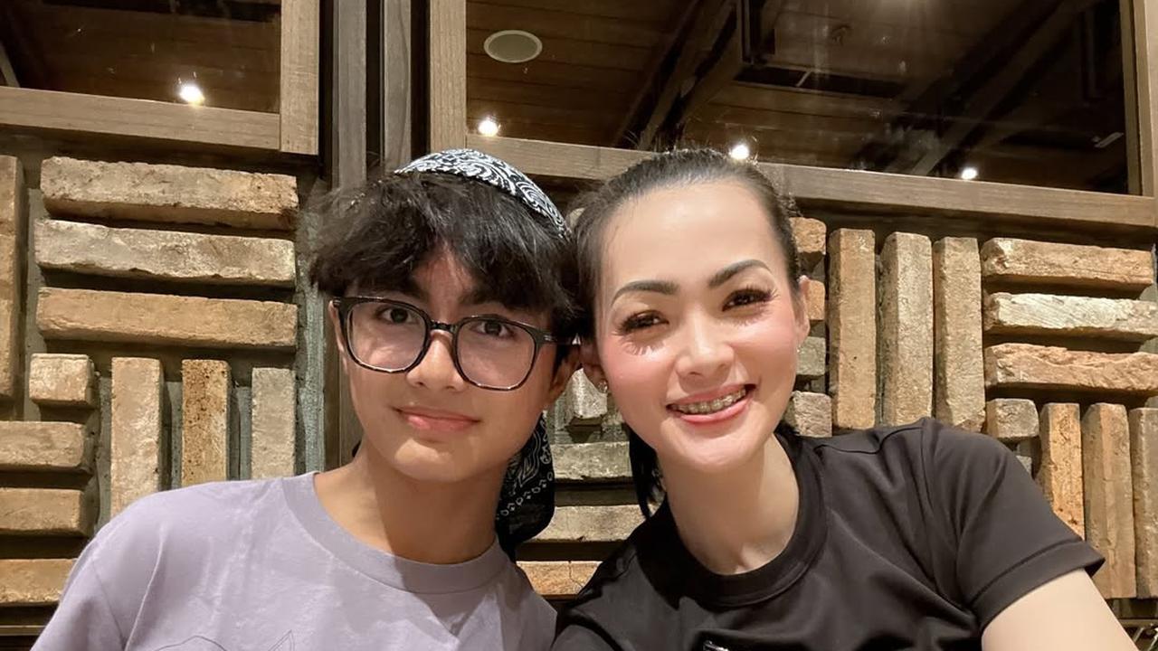 Potret Kebersamaan Christy Jusung Bareng Sang Anak, Netizen Salfok Mirip Banget sama Hengky Kurniawan
