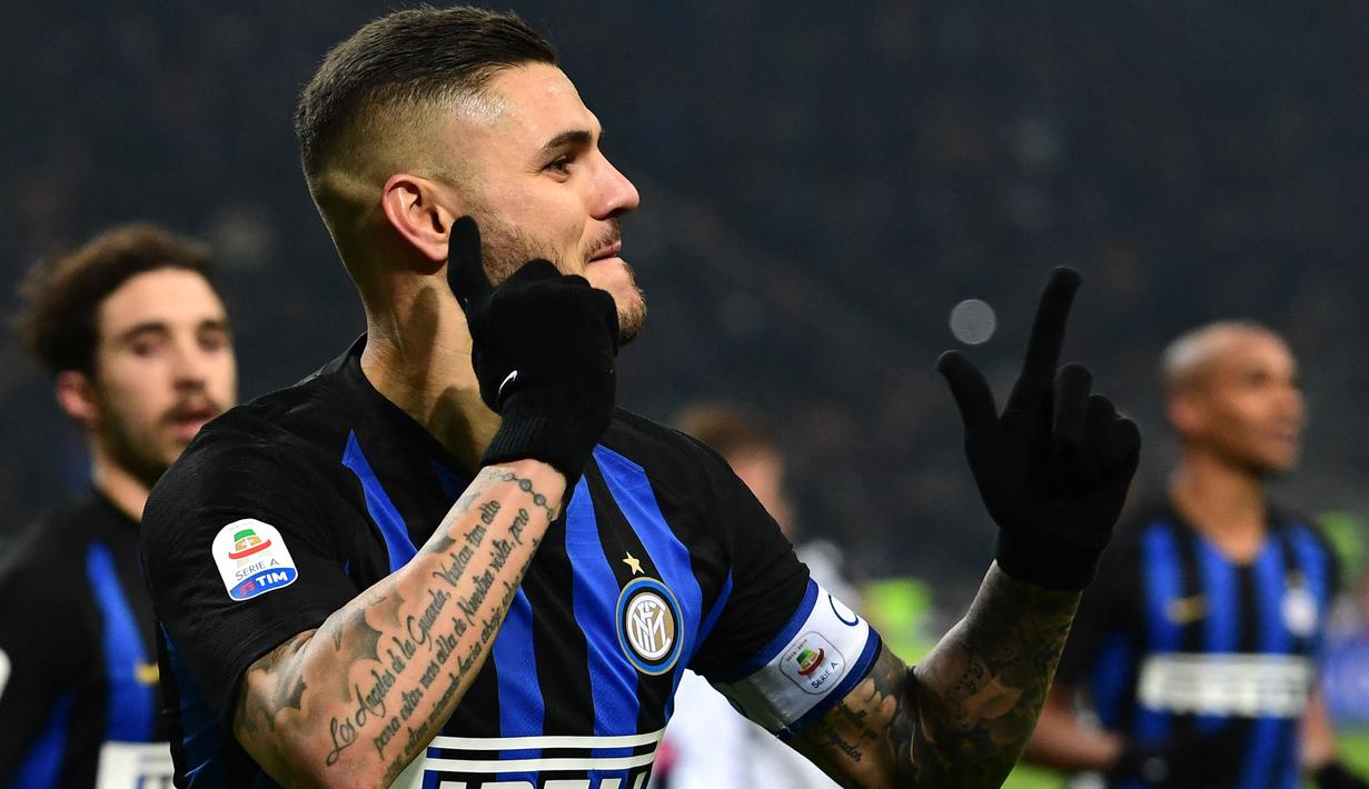 Striker Argentina, Mauro Icardi yang kini tengah menjalani musim pertama bersama Galatasaray ini total mencetak 111 gol di Serie A Liga Italia bersama Inter Milan yang dibelanya selama 6 musim mulai 2013/2014 hingga 2018/2019. Meski tak sekali pun mempersembahkan gelar Scudetto, namun ia tercatat dua kali menjadi top skor Serie A pada musim 2014/2015 dan 2017/2018. (AFP/Miguel Medina)