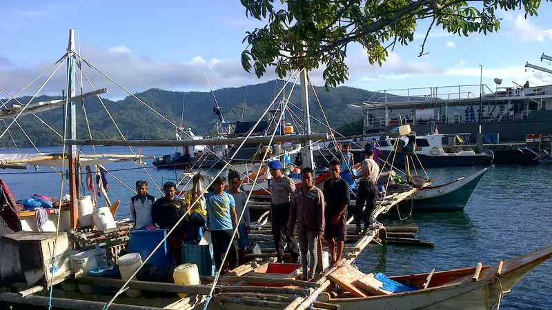 Ada kapal asing berbendera Malaysia yang minta dibebaskan dengan dalih hanya memancing ikan di teritori Indonesia. 