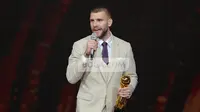 Kiper Timnas Indonesia, Maarten Paes, jadi penjaga gawang terbaik dalam PSSI Awards 2026. Malam penghargaan digelar di Studio 6 Emtek City, Jakarta Barat, pada Sabtu (28/3/2026) malam WIB. (Bola.com/Bagaskara Lazuardi)