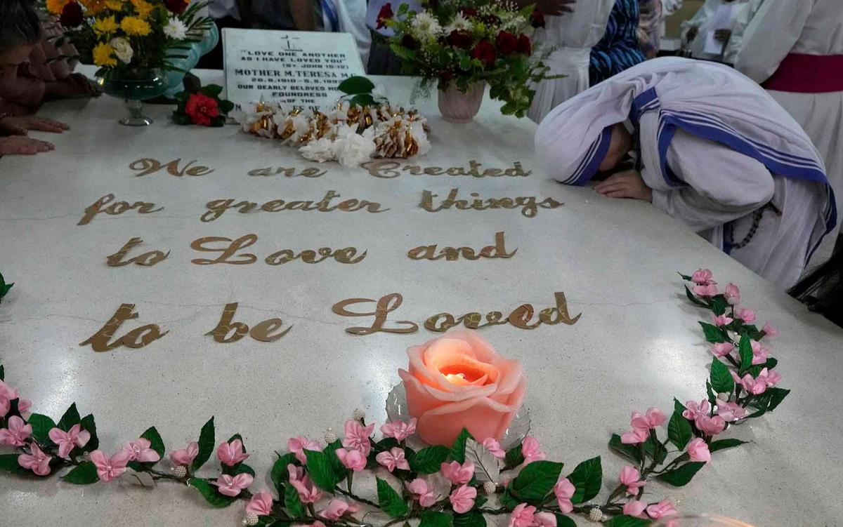 FOTO: Doa Peringati 115 Tahun Kelahiran Bunda Teresa