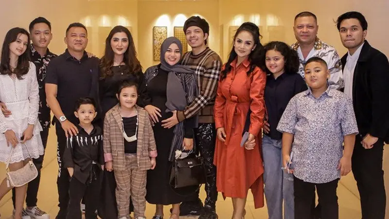 8 Momen Kumpul Bareng Keluarga Anang Hermansyah dan Krisdayanti, Curi Perhatian