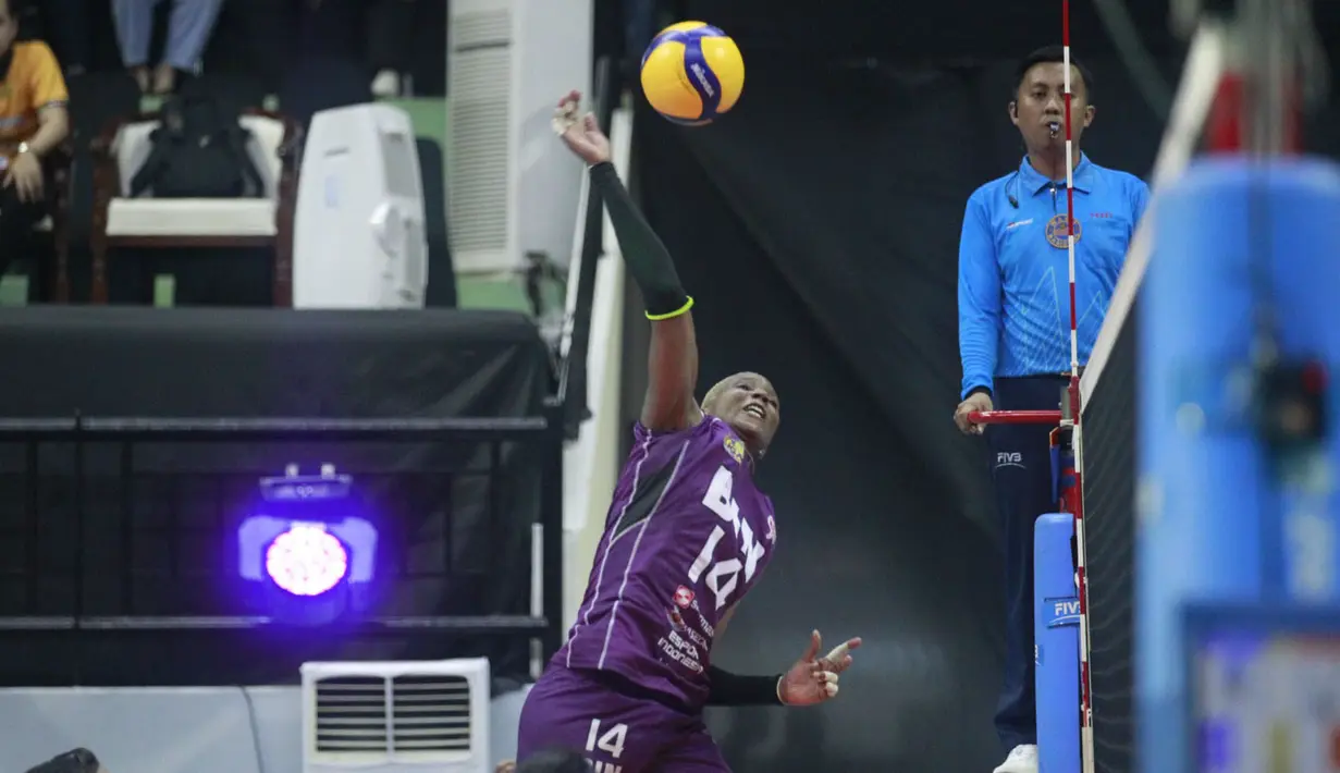 <p>Pemain Jakarta BIN, Kenia Carcaces melepaskan spike saat menghadapi Jakarta Popsivo Polwan pada laga putaran pertama final four PLN Mobile Proliga 2024 di GOR Bung Tomo, Surabaya, Minggu (7/7/2024). Jakarta BIN menang 3-0 (25-13, 37-35, 26-24). (Dok. PBVSI)</p>