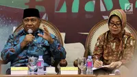 Ketua Komisi VIII Ali Taher Parasong (kiri) bersama peneliti LIPI Siti Zuhro saat diskusi legislasi di Kompleks Parlemen, Jakarta, Selasa (9/10). Diskusi membahas bantuan yang diberikan kepada korban gempa Kota Palu. (Liputan6.com/JohanTallo)