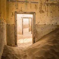 Kolmanskop, Namibia. (Adam Öjdahl/Bored Panda)