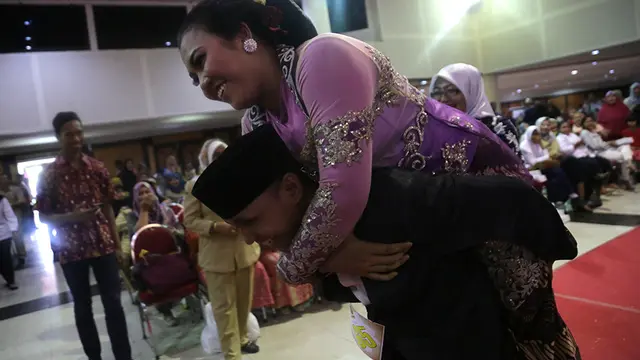 Pasangan Kakek Nenek Punya Buku Nikah Usai 23 Tahun Menikah