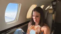 Jennifer Castro, perempuan yang sempat dipermalukan seorang emak-emak karena menolak bertukar kursi pesawat dengan anak lelakinya. (dok. Instagram @jennifercastro/https://www.instagram.com/p/DDfoZx1Rtx1/?hl=en&img_index=2/Dinny Mutiah)