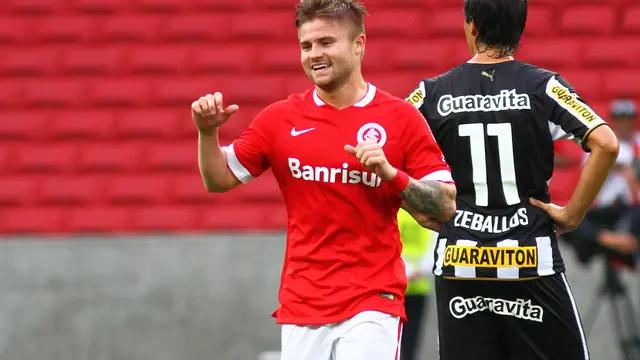 Manchester United Incar Dua Gelandang Internacional
