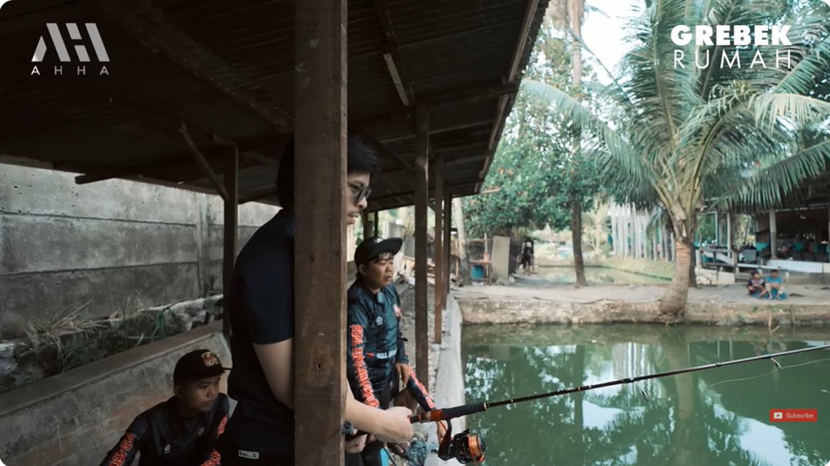 6 Potret Kolam Pemancingan Ikan di Rumah Adul Seluas 1 Hektar, Salurkan Hobi