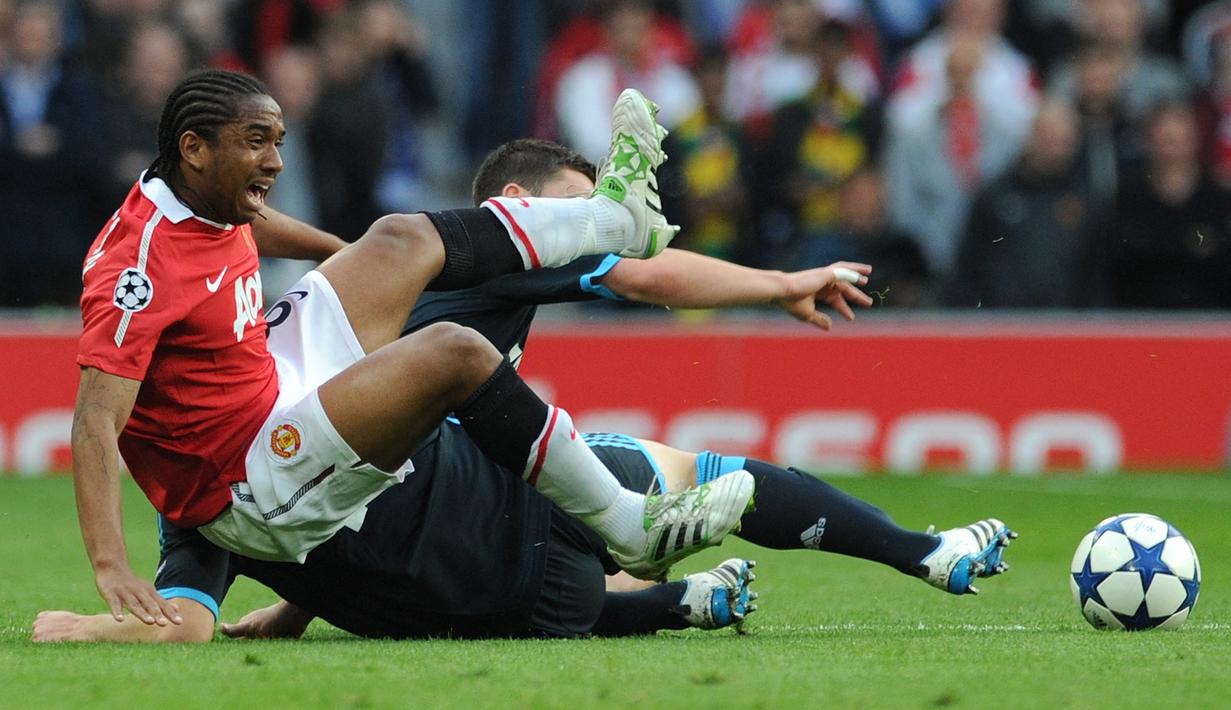 Anderson. Gelandang Brasil yang kini berusia 34 tahun dan telah pensiun dini pada September 2019 bersama Adana Demirspor ini tercatat sebagai salah satu pemain Amerika Latin termahal yang pernah didatangkan Manchester United. Ia didatangkan pada awal musim 2007/2008 dari FC Porto dengan nilai transfer 31,5 juta euro atau kini setara Rp464 miliar. Bertahan hingga tengah musim 2014/2015, ia total tampil dalam 181 laga bersama MU di semua ajang dengan torehan 9 gol dan 21 assist. (AFP/Patrik Stollarz)