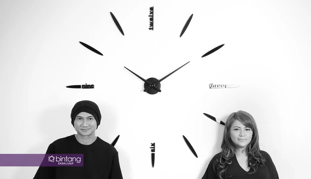 Anji pun kemudian menikahi Wina Natalia pada 13 Juli 2012, dengan undangan terbatas. Mereka memetik pelajaran yang sangat berharga dari peristiwa tersebut. "Kami pasangan yang mau belajar dari kesalahan," ujar Wina. (Bambang E. Ros/Bintang.com)