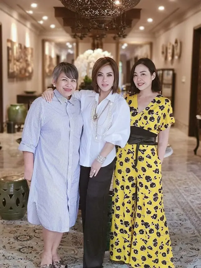 6 Potret Rambut Baru Syahrini, Dibilang Mirip Barbie Kumalasari