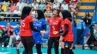 Timnas bola voli putri Indonesia akhirnya mengakhiri putaran pertama SEA V League 2023 di posisi ketiga. Hasil itu didapat Ratri Wulandari dkk setelah pada laga terakhir menang 3-0 (25-20, 25-17, 25-21) atas Filipina dalam laga yang berlangsung di Vinh Phuc Gymnasium, Hanoi, Vietnam, Minggu (6/8/2023). (Dok. SEA V League 2023)