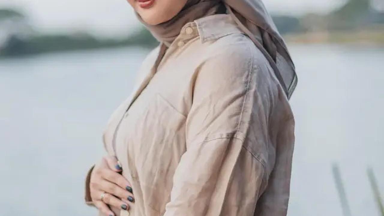 Potret Kesha Ratuliu Pamer Baby Bump di Kehamilan Ketiga, Pesona Makin Terpancar