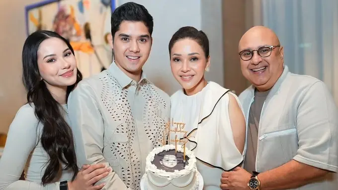 Alyssa Daguise dan Maia Estianty saat ulang tahun Al Ghazali ke-28. [@maiaestiantyreal]