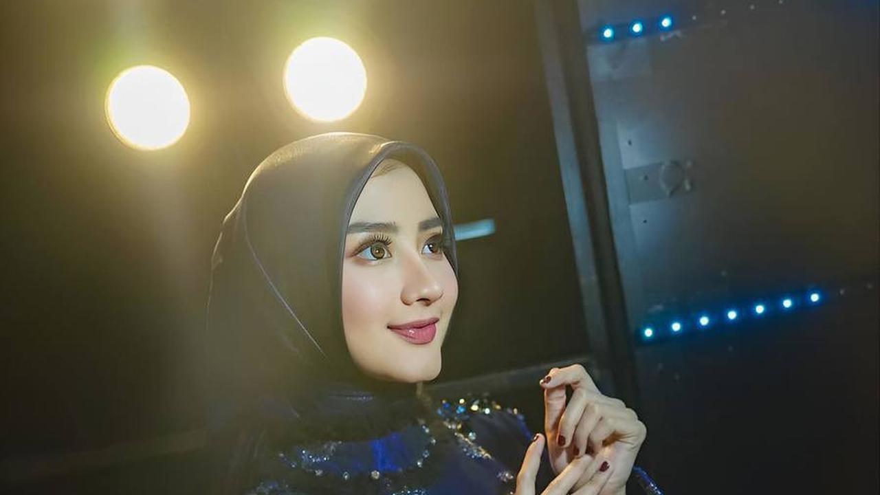 Banjir Pujian Netizen Ketika Tampil Berhijab