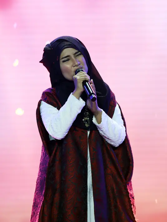 Untuk menyiasatinya, penyanyi kelahiran 30 Juli 1996 ini, menggunakan tisu basah dan banyak menggunakan parfum. (Deki Prayoga/Bintang.com)