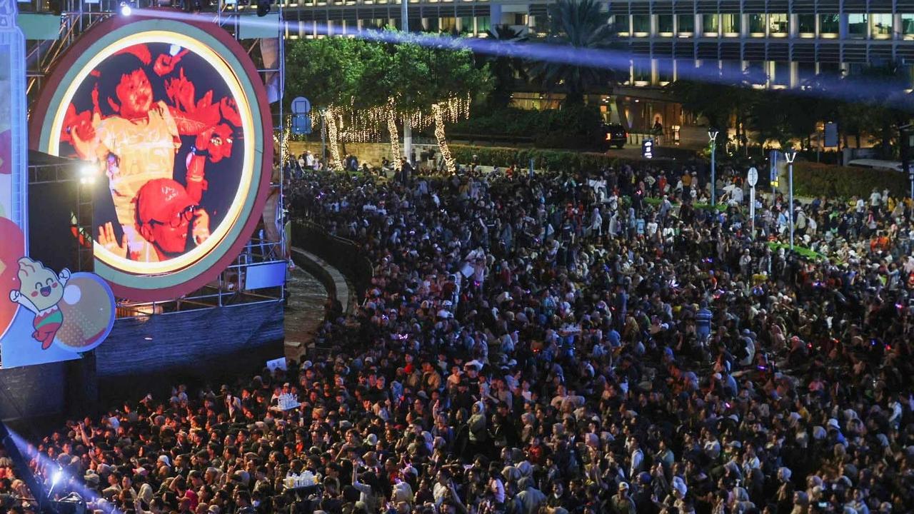 FOTO: Ribuan Warga Rayakan Tahun Baru 2026 di Bundaran HI Jakarta