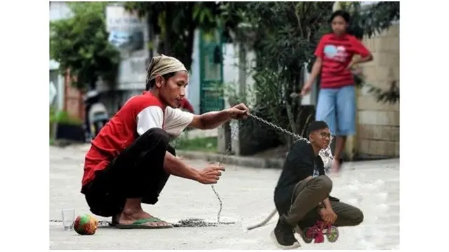 Minta Main Sepeda di Luar Ruangan, 7 Editan Foto Cowok Ini Kocak Abis