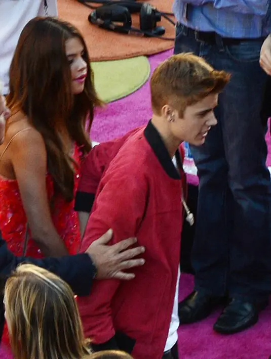 “Justin Bieber tidak ingin The Weeknd cemburu. Ia  sadar bahwa posisinya saat ini hanya lah sebagai mantan pacar. Ia pun meminta Selena untuk mengajak beberapa temannya saat dirinya berkunjung,” tambah sumber. (AFP/Robyn Beck)