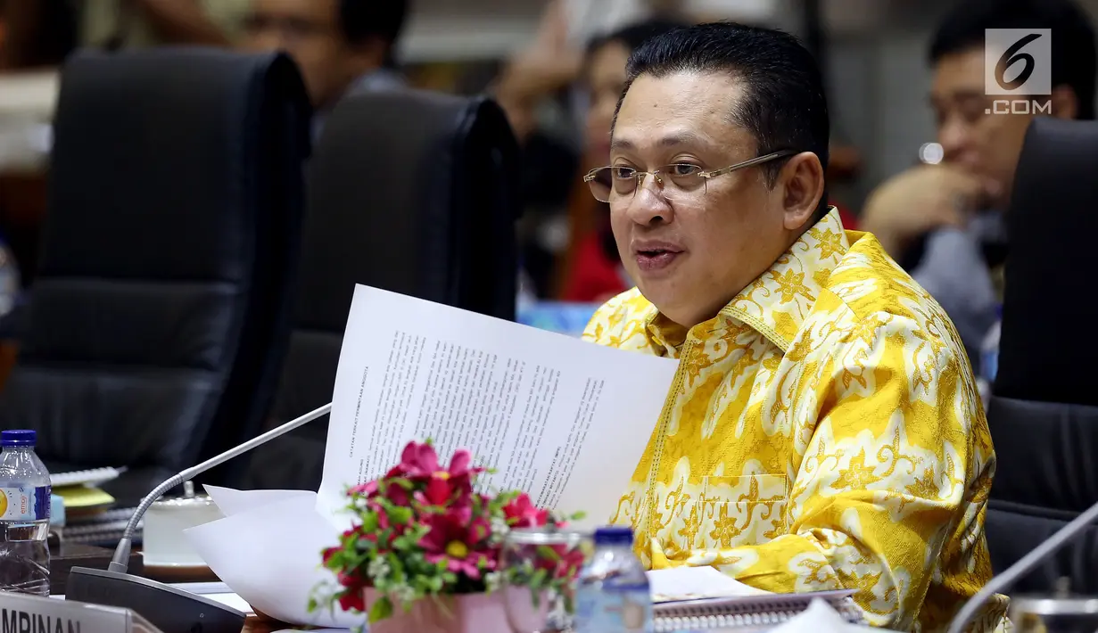 Ketua Komisi III DPR Bambang Soesatyo memimpin rapat dengan Kepala BNPT, Asisten Perencanaan dan Anggaran Kapolri dan PPATK di Kompleks Parlemen, Senayan, Jakarta, Selasa (19/9). (Liputan6.com/JohanTallo)