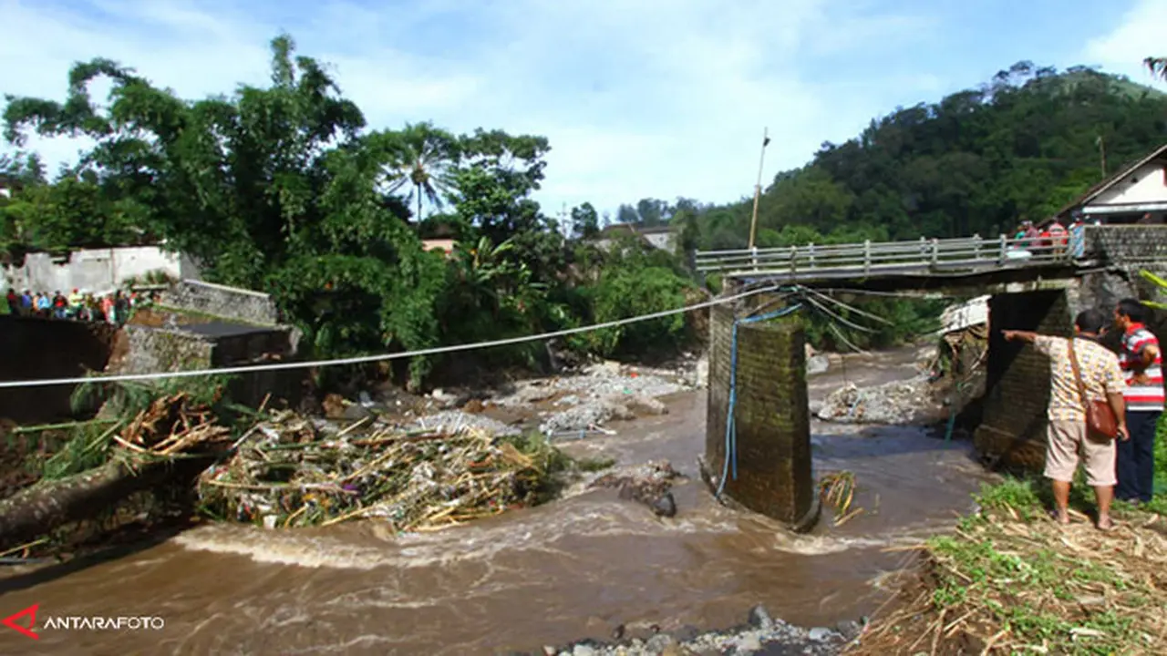 banjir-malang-140203-b.jpg