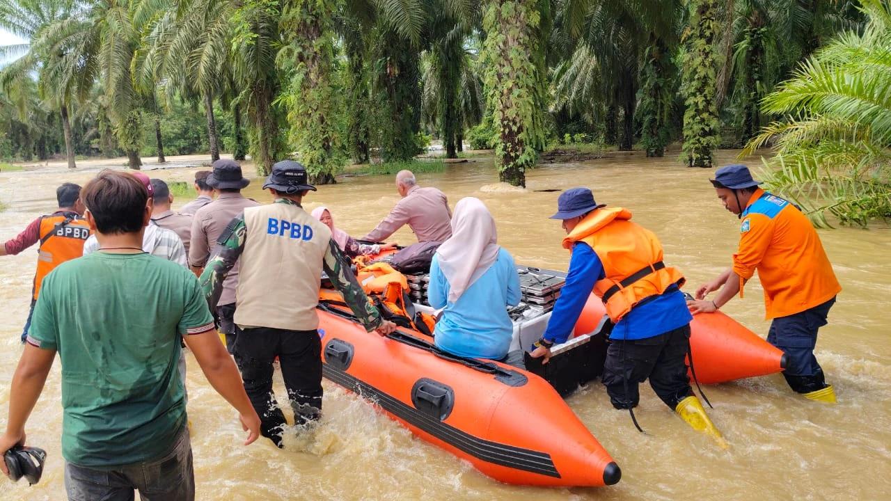 Banjir dan Longsor Porak-Porandakan Sumatera: Korban Berjatuhan dan Akses Transportasi Lumpuh