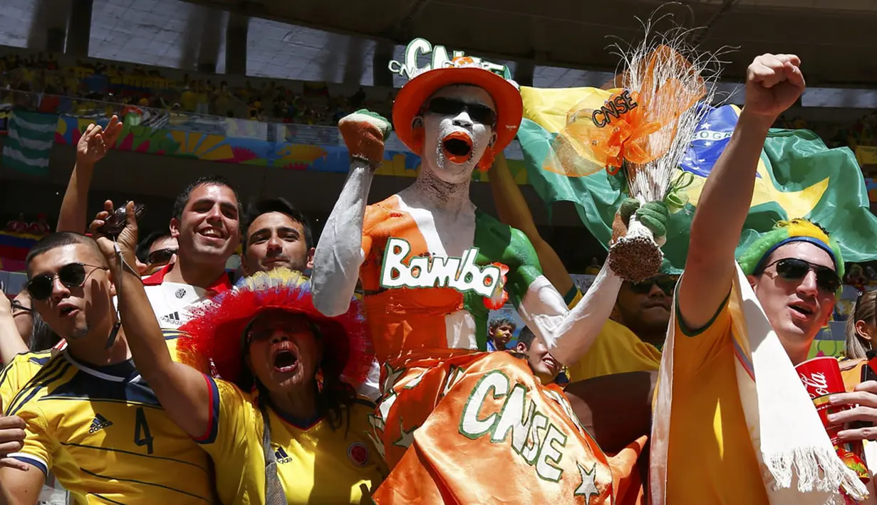 Suporter Los Cafeteros menyambut kemenangan Timnas Kolombia atas Pantai Gading 2-1 di Stadion National Mane Garrincha, Brasil, (19/6/2014). (REUTERS/Eddie Keogh)