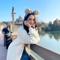 Pakai Bando Minnie Mouse, Anya Geraldine Bikin Salah Fokus. (Foto: instagram.com/anyageraldine)