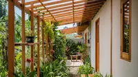 8 Desain Rumah Minimalis di Desa dengan Pergola Alami, Solusi Hunian Sejuk dan Nyaman