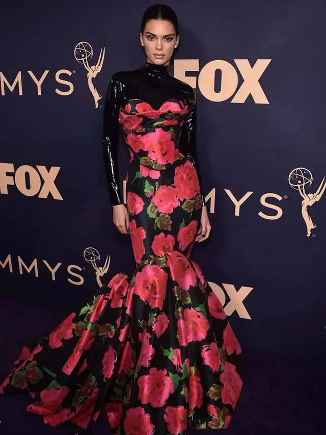 Tampilan Unik Cardi B di Paris Fashion Week 2019