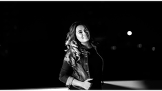 Amanda Gonzales, putri Cristian Gonzales melakukan aksi goyang salsa dan menyanyikan lagu barunya yang berjudul "Pesona Salsa". 