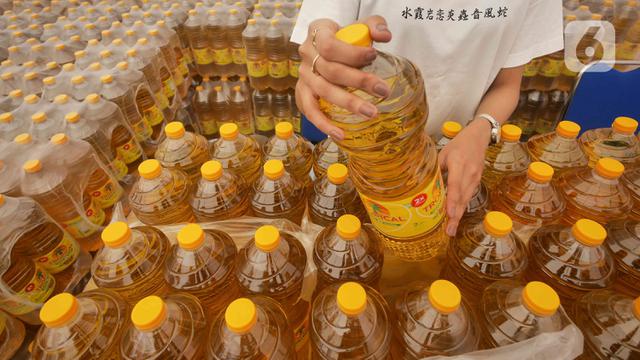 Operasi Pasar Minyak Goreng di Polres Jaksel