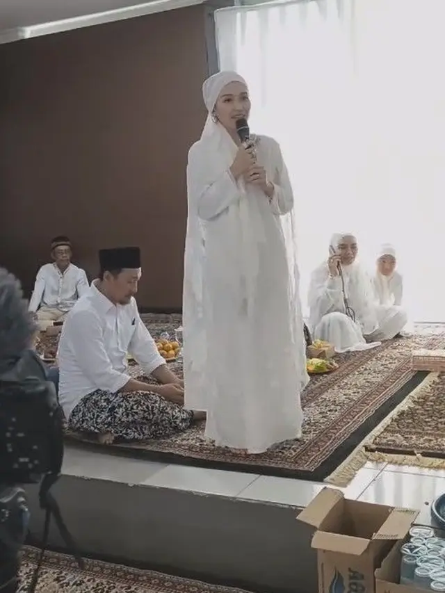 Sambut Ramadhan, Ini 7 Momen Ayu Ting Ting Gelar Pengajian di Rumah