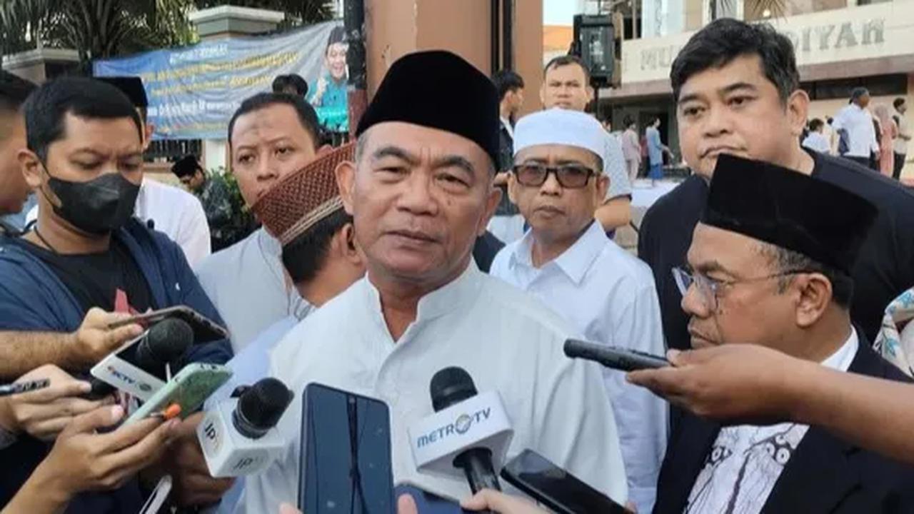 Muhadjir belum bisa memastikan ada atau tidaknya ajaran menyimpang di Ponpes Al-Zaytun. Dia masih menunggu kepastian hukum terhadap kasus yang menyeret Panji Gumilang.
