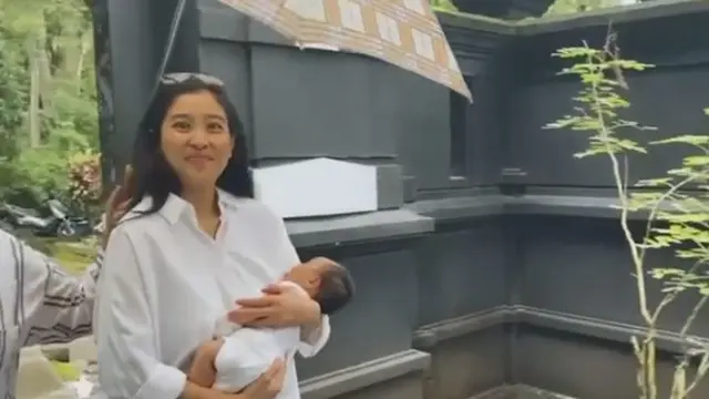 Dikabarkan Sudah Melahirkan, Ini 6 Potret Akikah Anak Olivia Zalianty