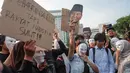 Sejumlah mahasiswa yang tergabung dalam aliansi Komite Selamatkan Daulat Rakyat (Sadar) menggelar aksi unjuk rasa di kawasan Tugu Tani, Menteng, Jakarta Pusat, Selasa (20/10/2026). Aksi tersebut bertepatan dengan dua tahun pemerintahan Presiden Prabowo Subianto dan Wakil Presiden Gibran Rakabuming Raka. (KLY/Budy Santoso)