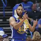 Bintang Golden State Warriors Steph Curry tidak bisa membantu tim menghindari kekalahan dari Oklahoma City Thunder di Chesapeake Energy Arena, Minggu (27/10/2019) atau Senin dini hari WIB. (AP Photo/Sue Ogrocki)