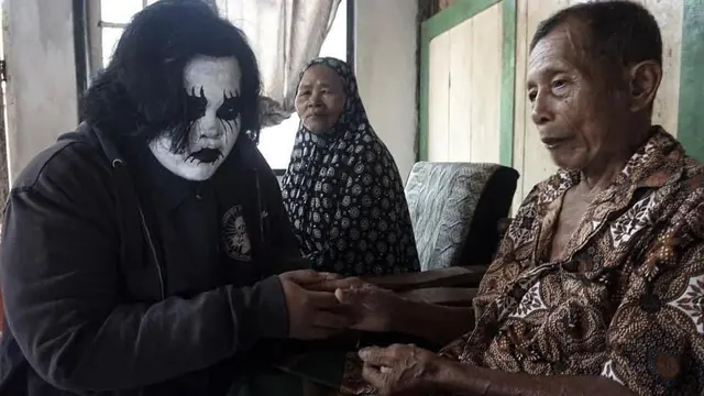 7 Potret Nyeleneh Dandadan Anak Metal Ini Bikin Tepuk Jidat