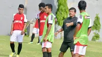 Indra Sjafri ketika memimpin latihan Bali United Pusam (antara)