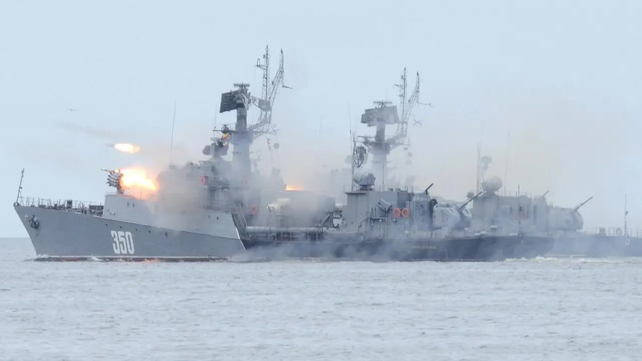 Detik-Detik Kapal Rusia Tembakan Misil Serang ISIS di Suriah