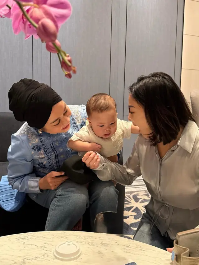 Gaya Old Money Nikita Willy Liburan ke Korea Selatan Bareng Keluarga, Tampil Serba Silver dan Tas Hermes