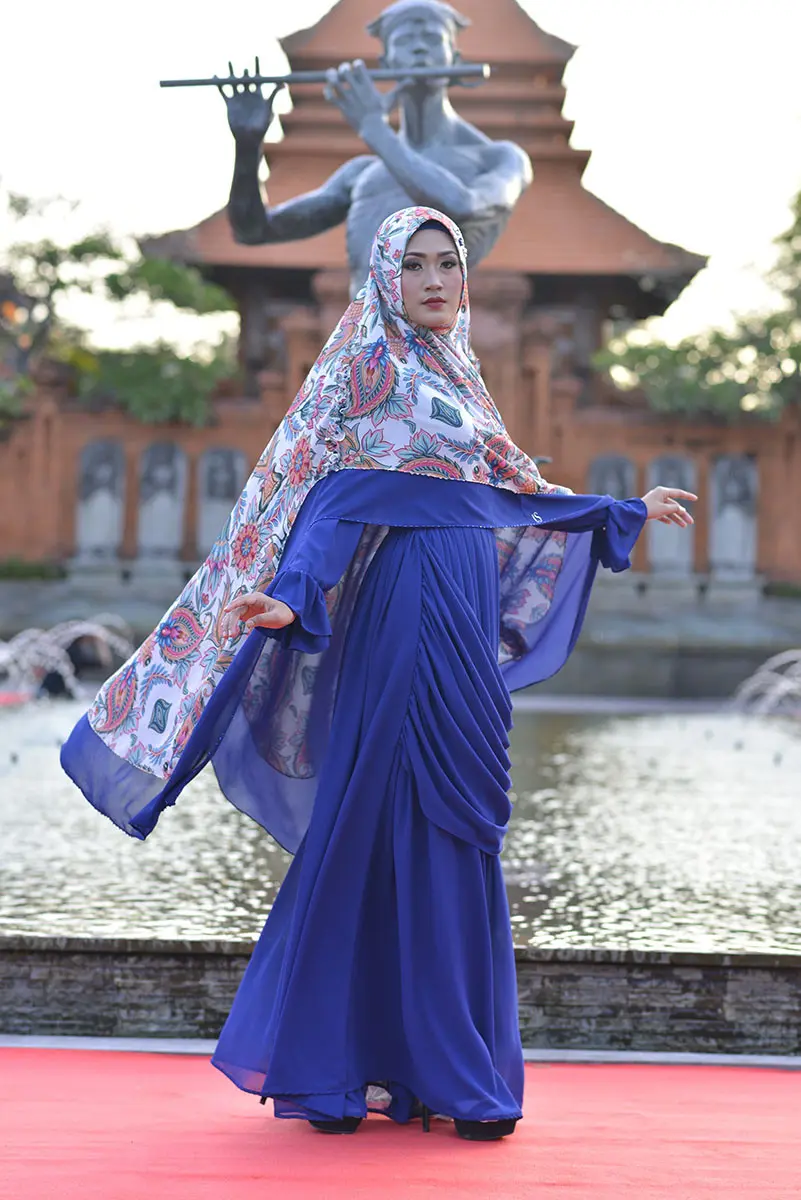 Busana hijab syar'i untuk para muslimah yang ingin terlihat lebih modern. (sumber foto: dok.js)